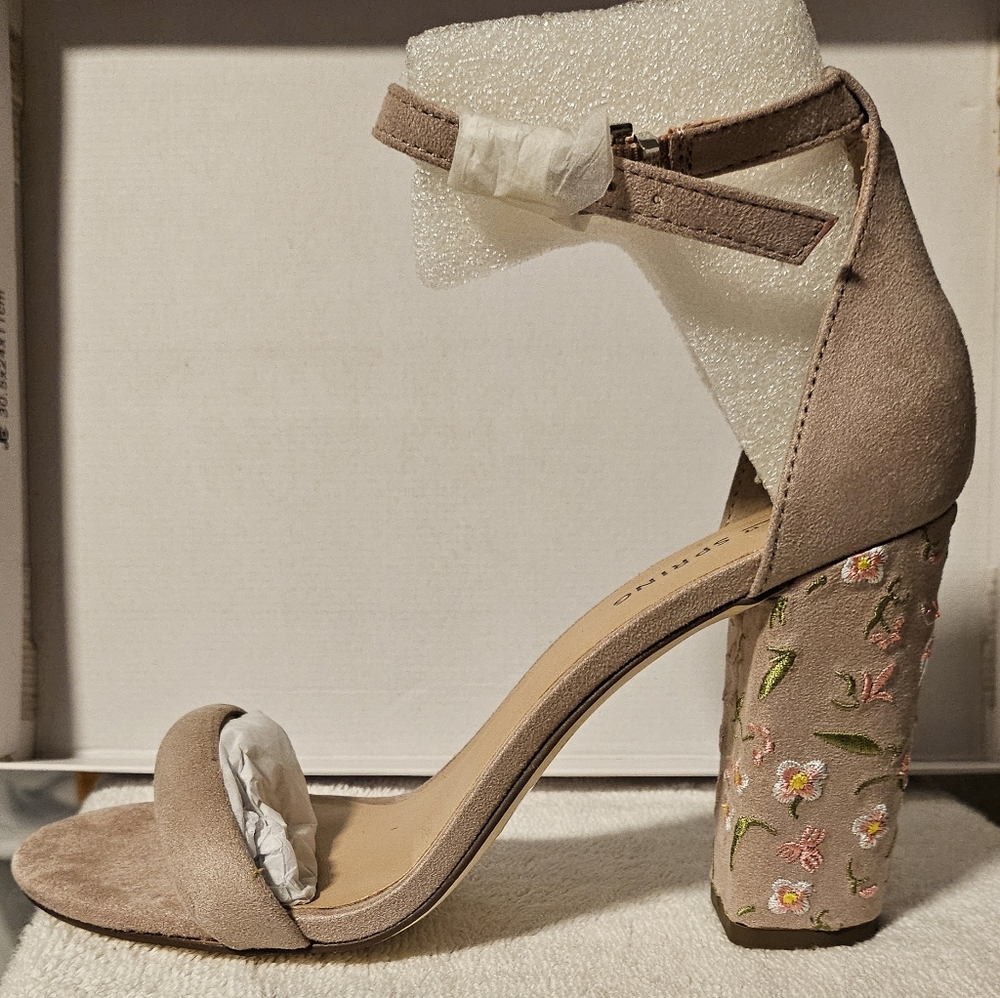 Nuevos Tacones sin usar sz 7.5